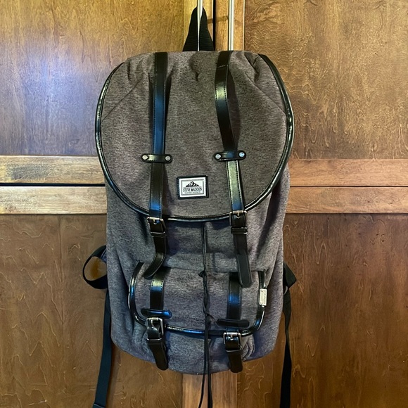 Steve Madden Handbags - Steve Madden grey and black backpack.